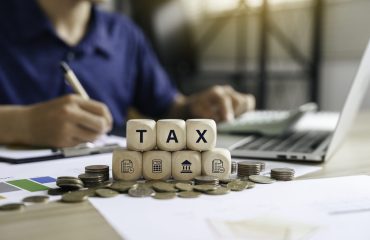 Businessmen use a computer to complete Individual income tax forms online for tax payment. Government state taxes, Data analysis, paperwork, financial research, report and Calculate tax refund. Businessmen use a computer to complete Individual income tax forms online for tax payment. Government state taxes, Data analysis, paperwork, financial research, report and Calculate tax refund.